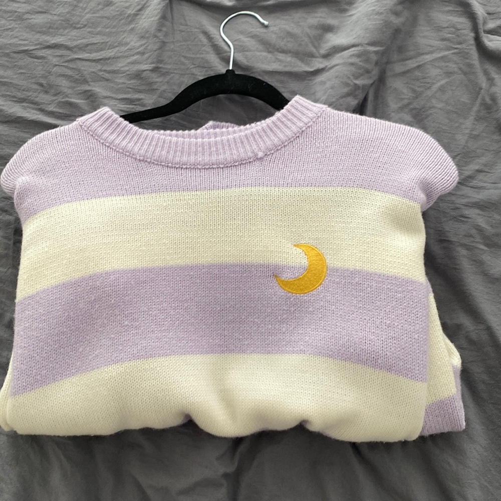 size medium sweater purple, white
